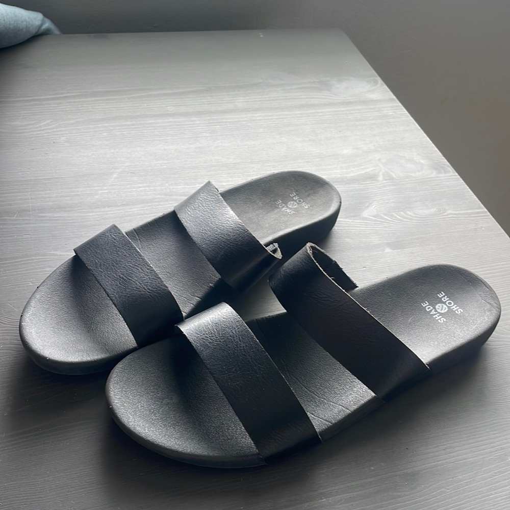 black strappy sandals